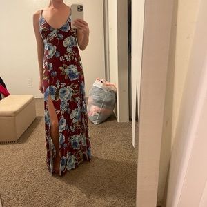 Floral maxi dress with slits on the sides